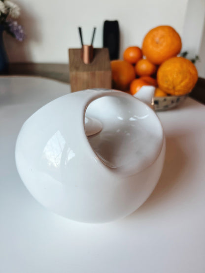 A Modernist Minimalist Tea Pot