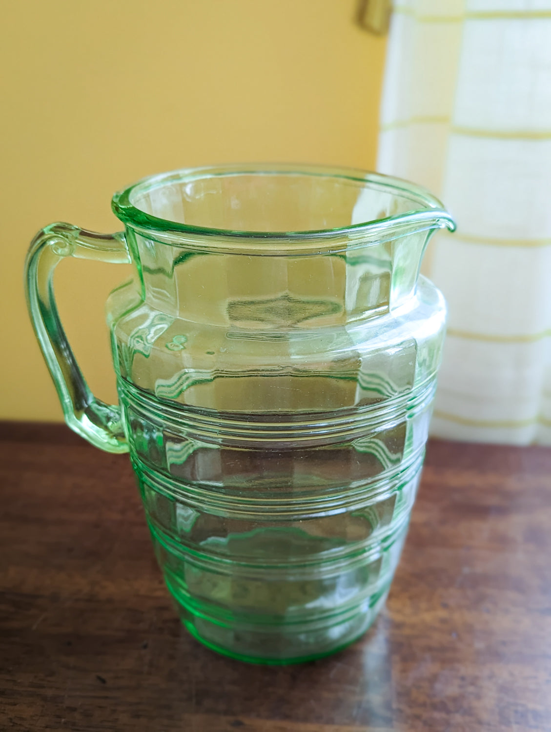 Vintage Green Depression Glass Uranium 2 Cup Measuring Cup GLOWS sold