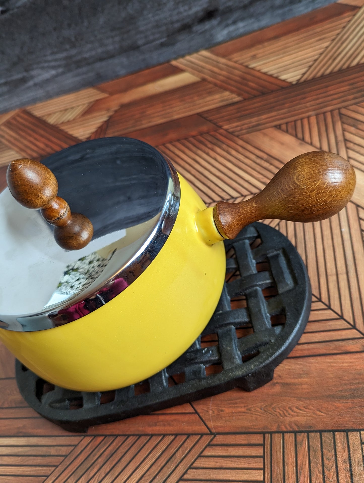 Sunny Saucepan with Teak Handles